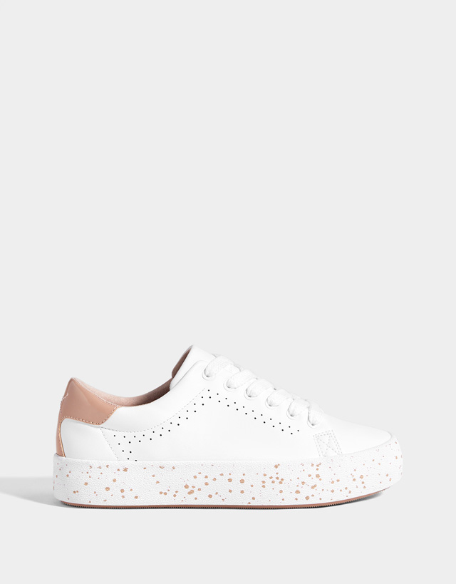 Sepatu sneakers Bershka